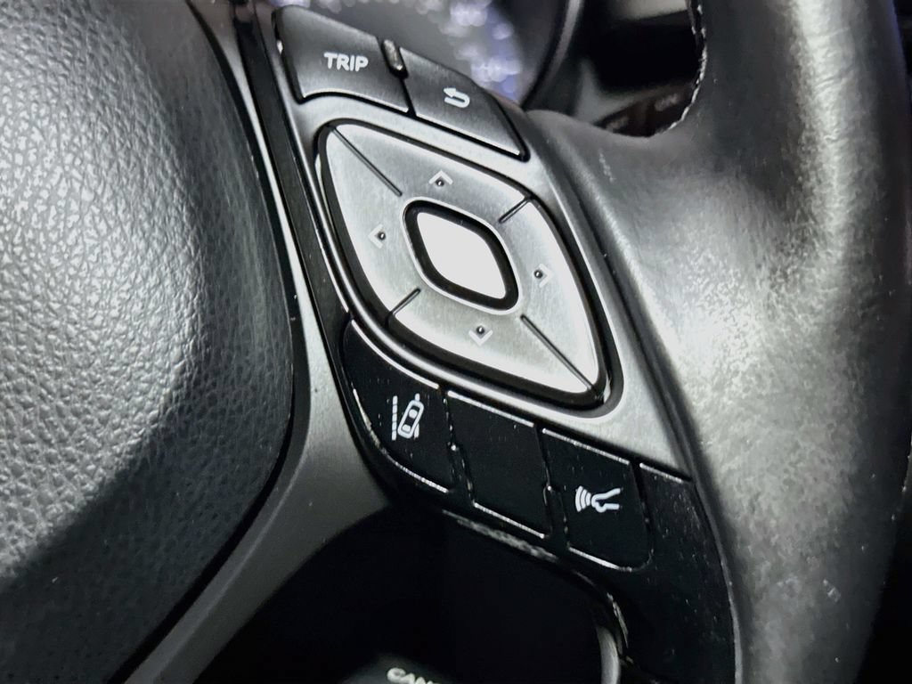 Used 2018 Toyota C-HR XLE FWD image 35