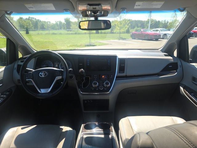 Used 2017 Toyota Sienna XLE w/ XLE Navigation Package FWD image 22