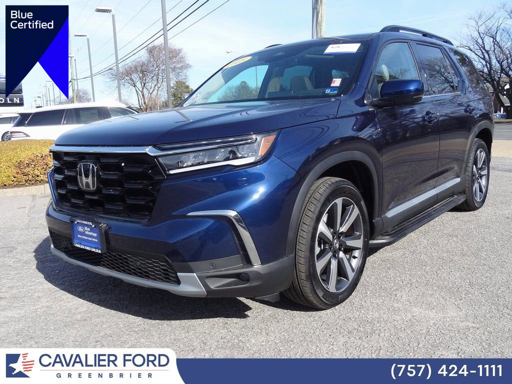 Used 2025 Honda Pilot Touring image 1