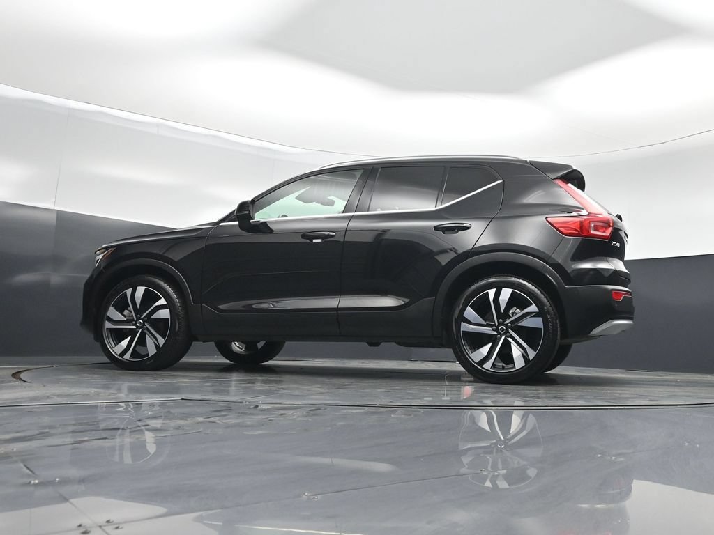 Used 2025 Volvo XC40 B5 Plus AWD/4WD image 54