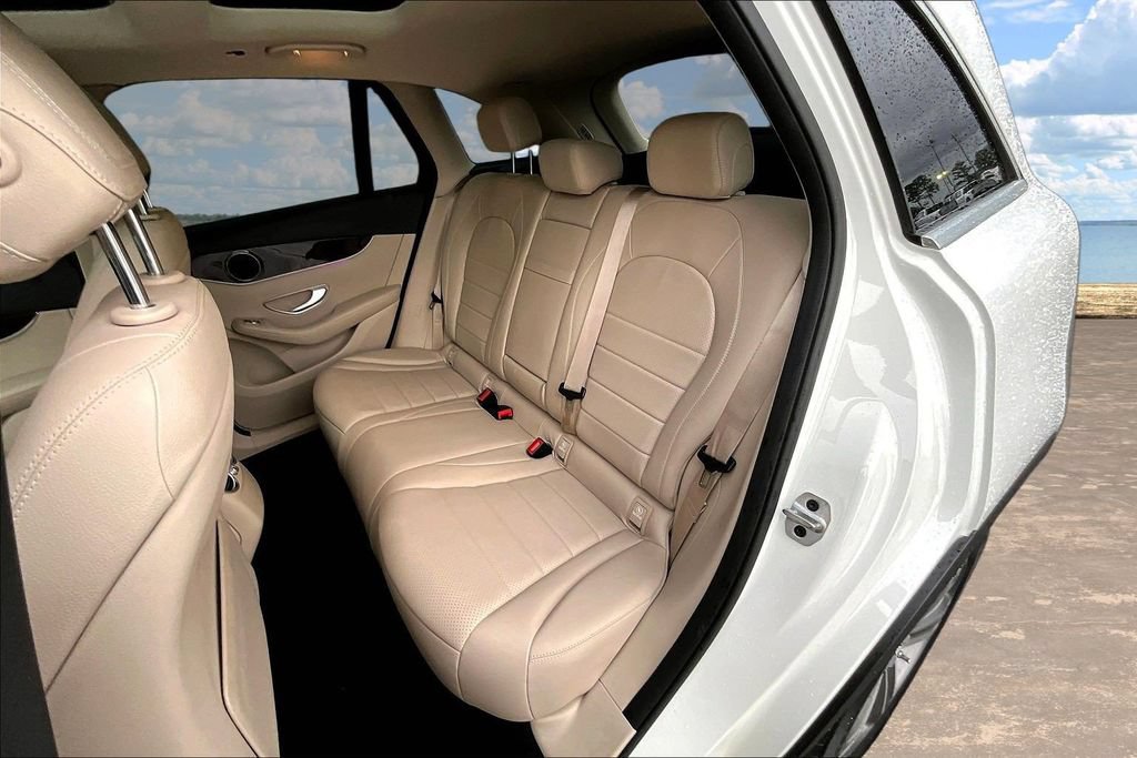 Used 2022 Mercedes-Benz GLC 300 4MATIC w/ Premium Package Lite image 24