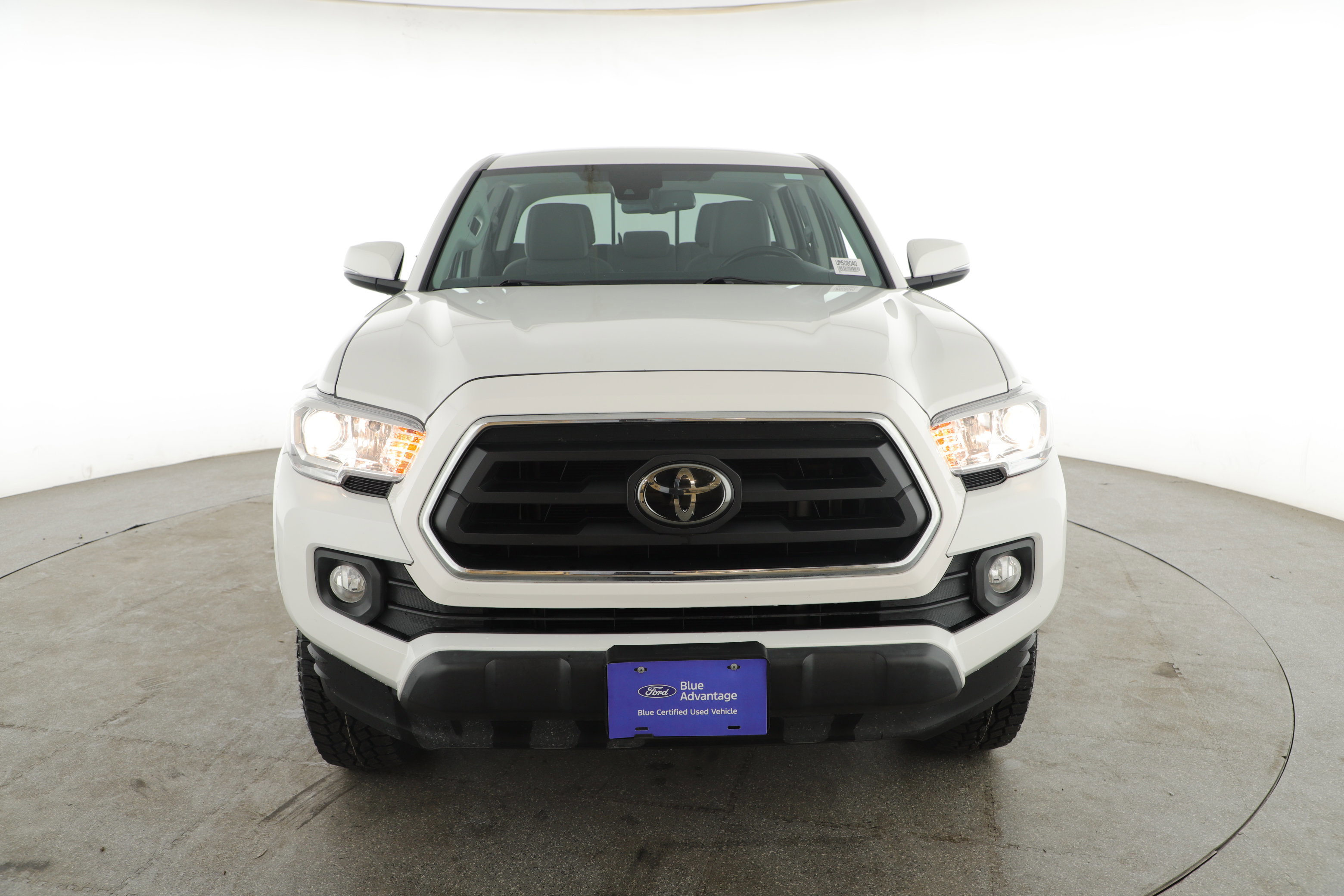 Used 2022 Toyota Tacoma SR5 w/ Technology Package image 4