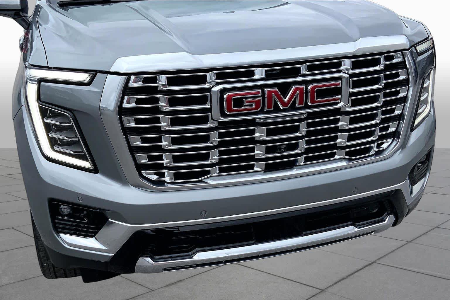 Used 2025 GMC Yukon XL Denali w/ Denali Reserve Package AWD/4WD image 30