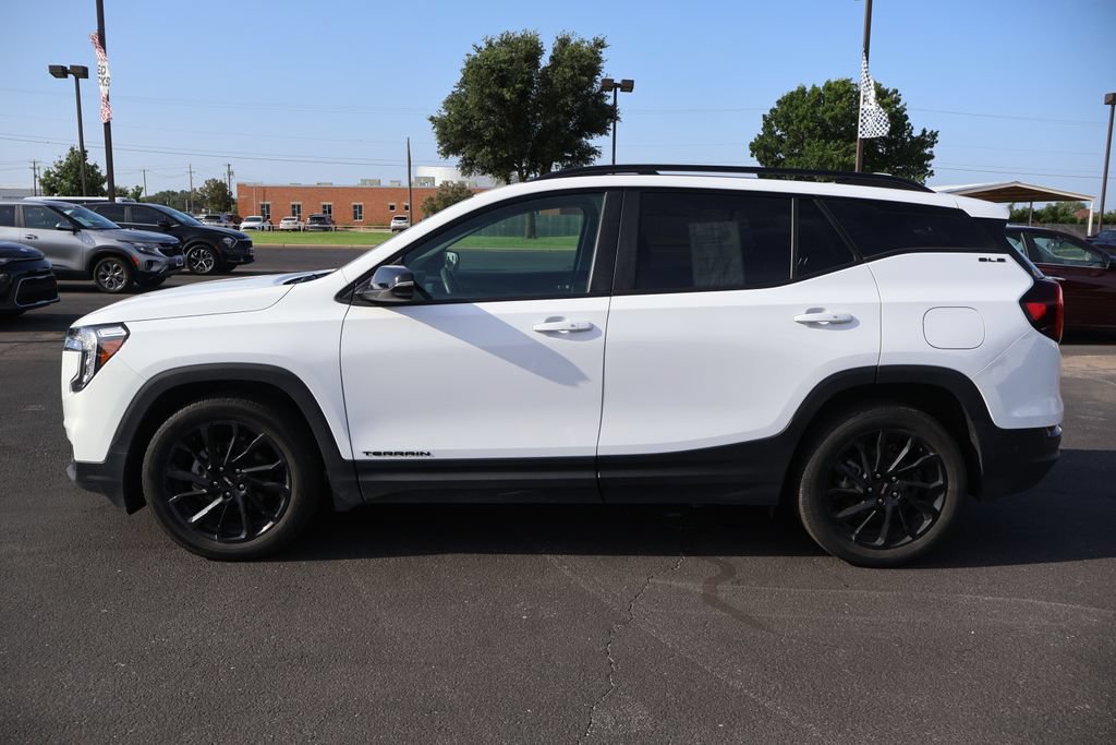 Used 2023 GMC Terrain SLE w/ Driver Convenience Package FWD image 2