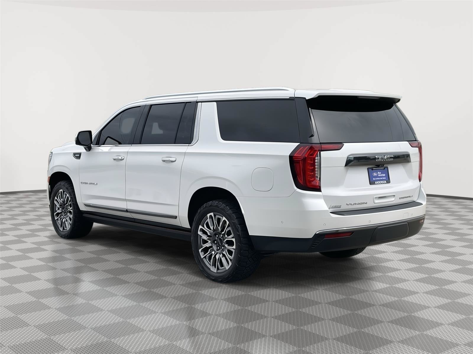 Used 2024 GMC Yukon XL Denali Ultimate AWD/4WD image 9