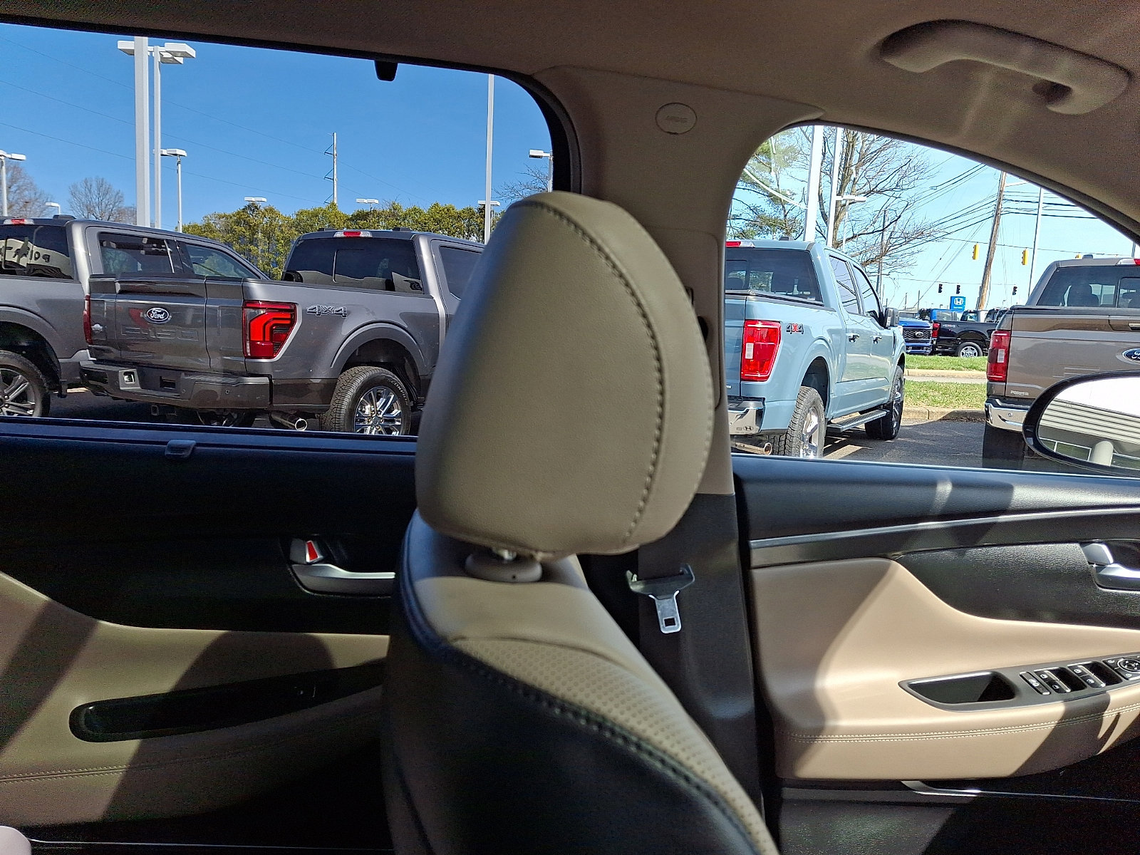 Used 2023 Hyundai Santa Fe SEL w/ Premium Package image 13