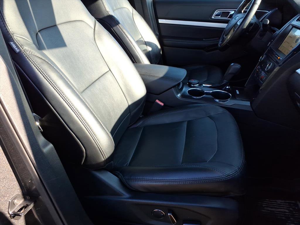 Certified 2017 Ford Explorer XLT w/ Equipment Group 202A image 9