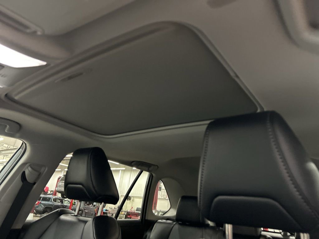 Used 2023 Toyota RAV4 XLE Premium AWD/4WD image 27
