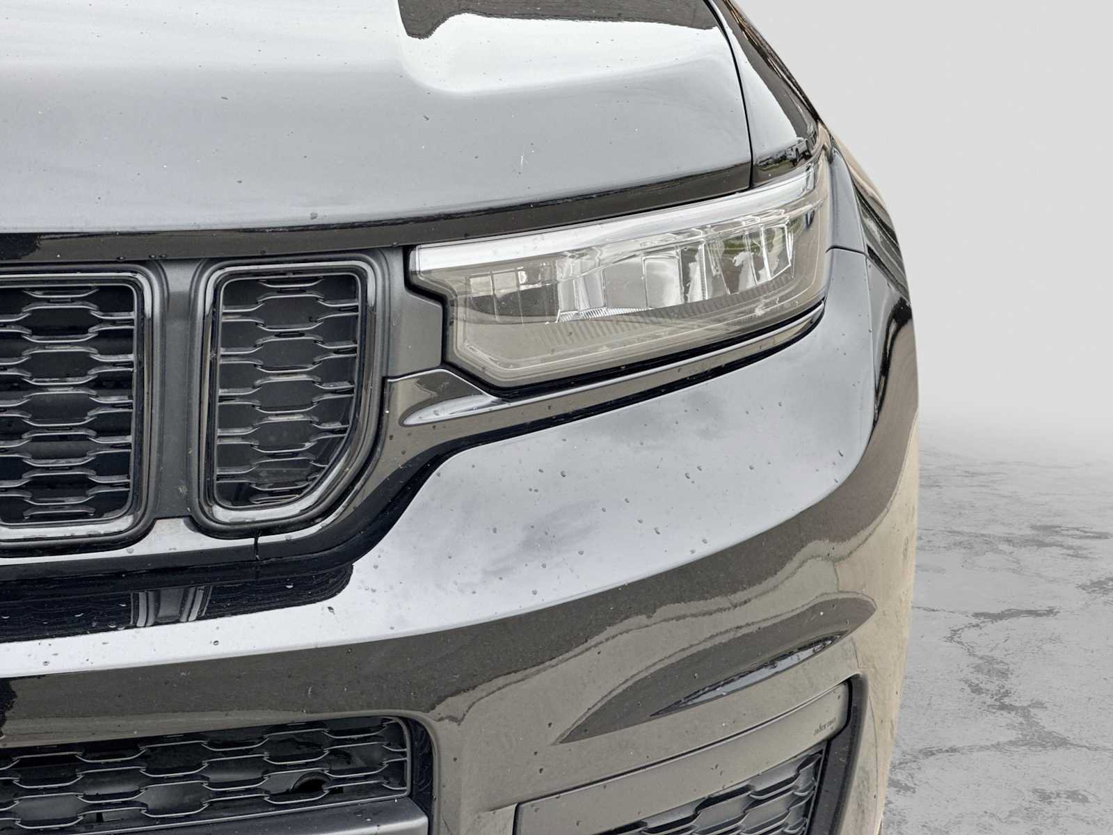 Used 2023 Jeep Grand Cherokee L Laredo AWD/4WD image 10