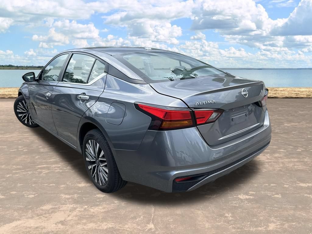 Used 2024 Nissan Altima 2.5 SV FWD image 7