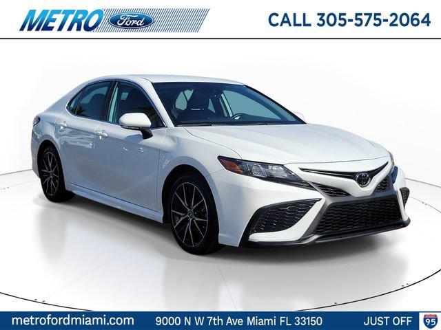 Used 2024 Toyota Camry SE w/ Convenience Package FWD image 1