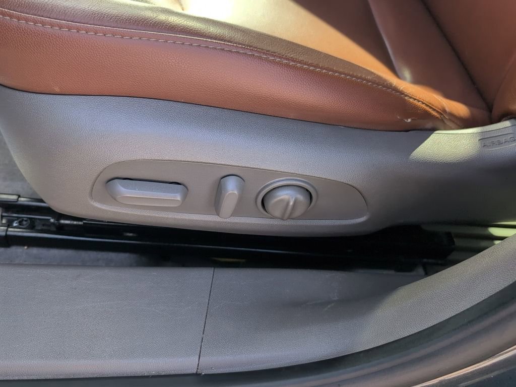 Used 2018 Chevrolet Malibu LT w/ Leather Package image 9