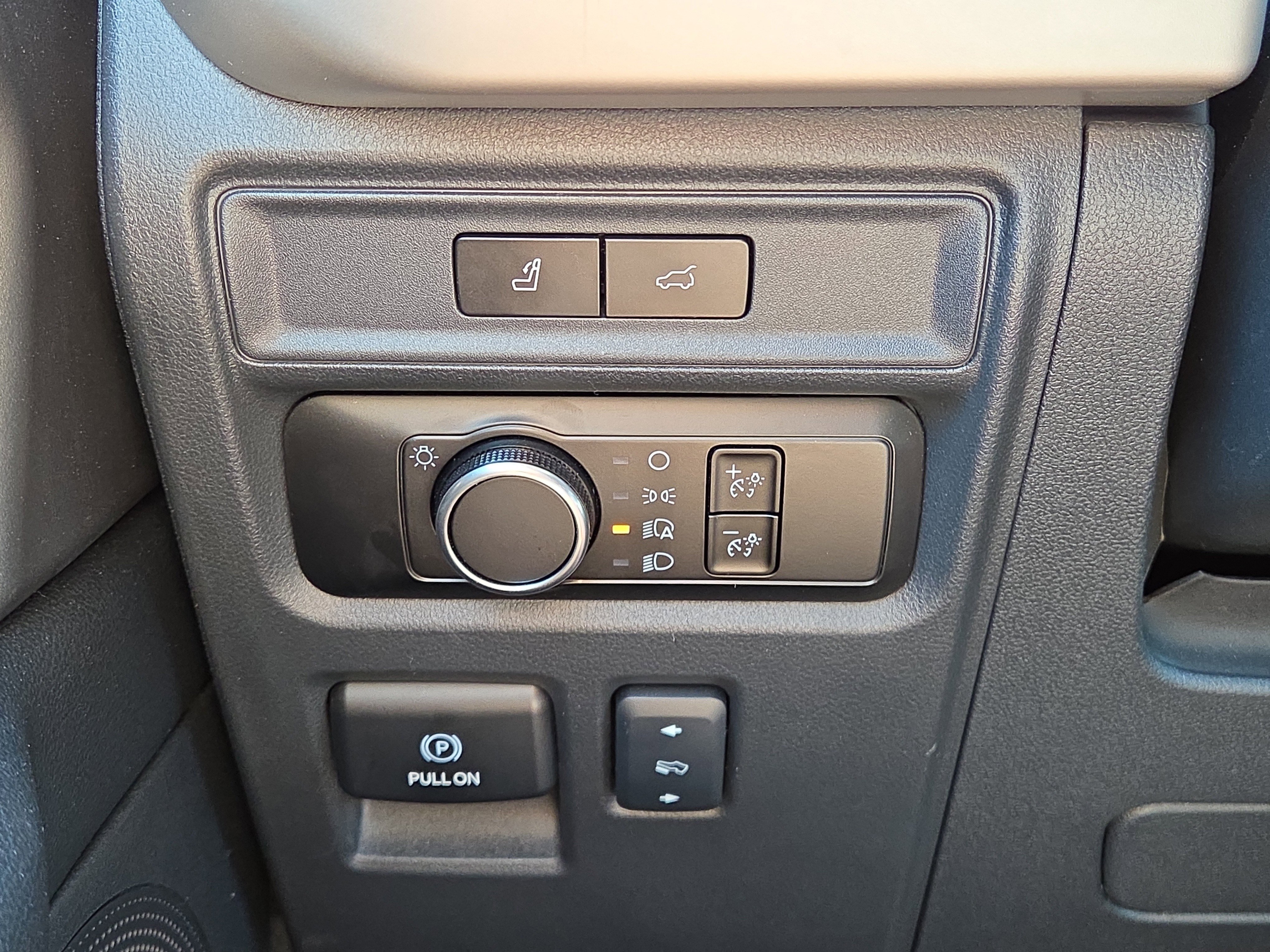 Certified 2024 Ford Expedition XLT RWD image 28