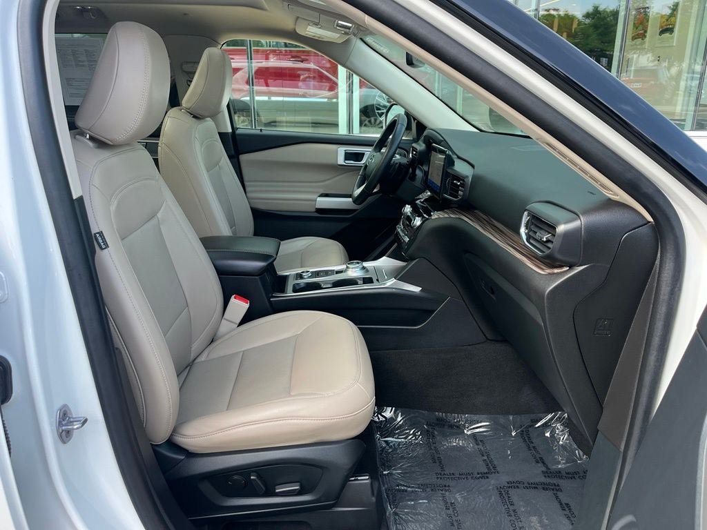 Certified 2021 Ford Explorer Limited w/ Hybrid Equipment Group 310A AWD/4WD image 22