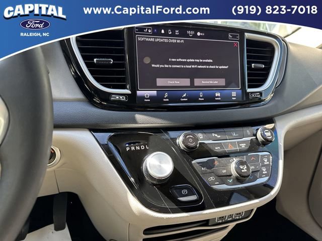 Used 2024 Chrysler Pacifica Touring-L image 25