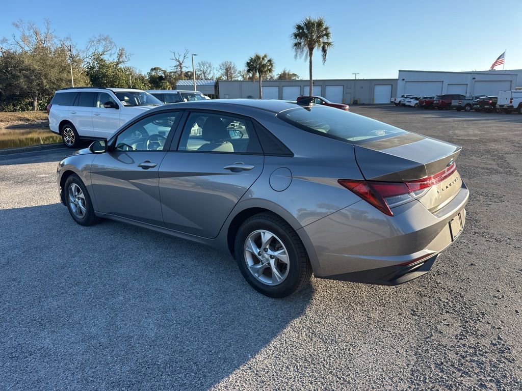 Used 2021 Hyundai Elantra SE image 5