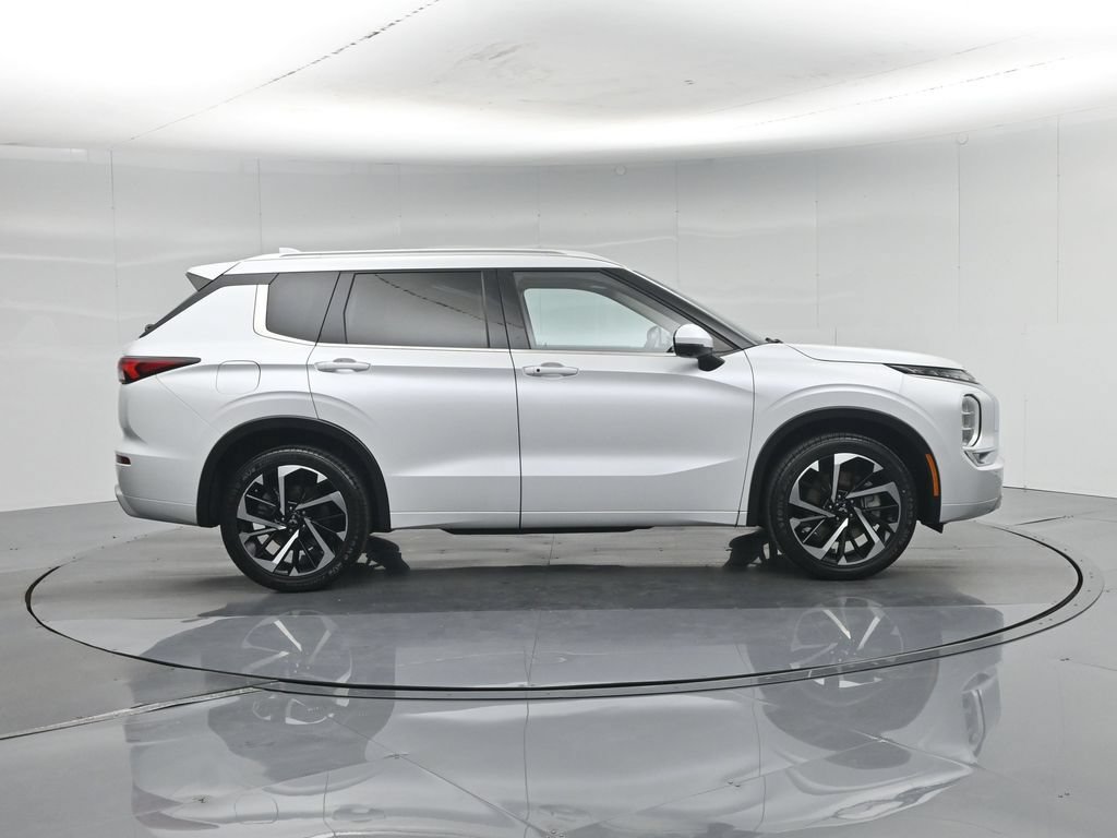 Used 2024 Mitsubishi Outlander SEL FWD image 23