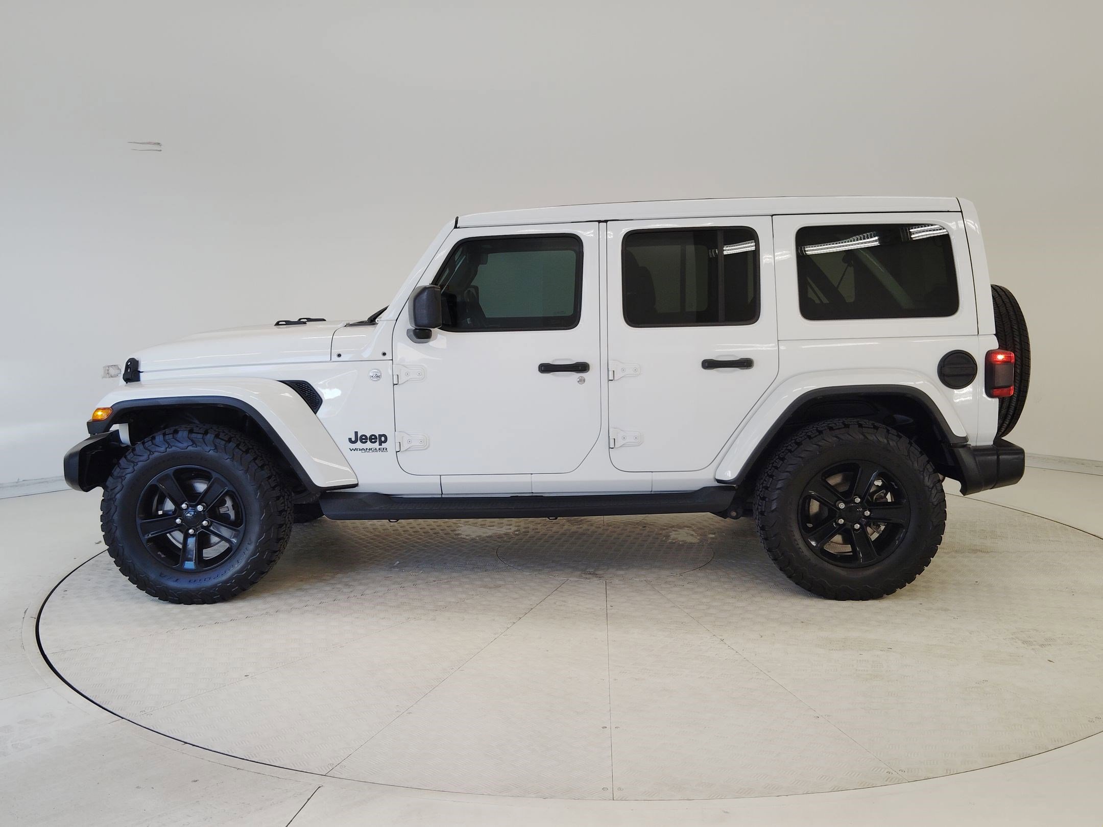 Used 2019 Jeep Wrangler Unlimited Sahara image 3