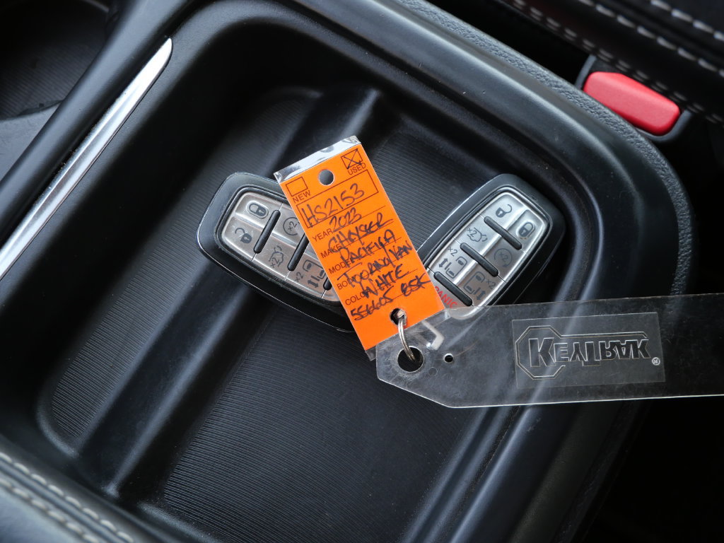 Used 2023 Chrysler Pacifica Touring FWD image 39