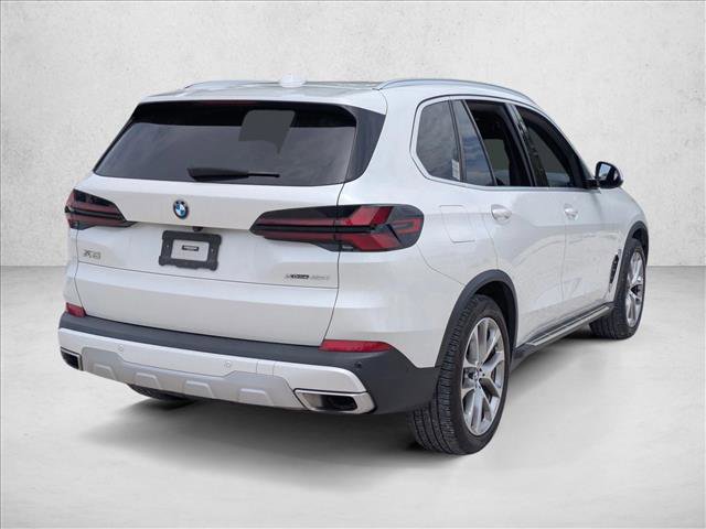 Used 2024 BMW X5 xDrive40i AWD/4WD image 3