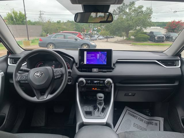 Used 2025 Toyota RAV4 XLE AWD/4WD image 14