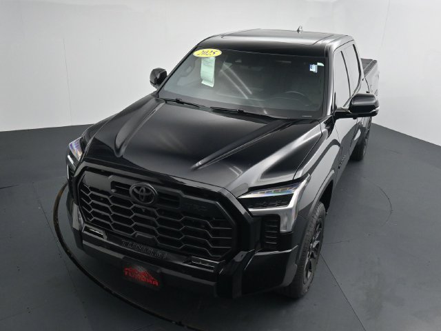 Used 2025 Toyota Tundra Limited w/ TRD Off-Road Package AWD/4WD image 32