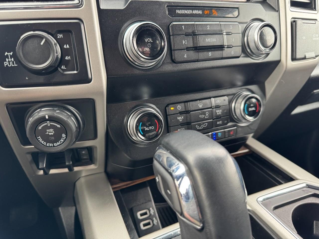 Certified 2019 Ford F150 Lariat w/ Equipment Group 502A Luxury image 18