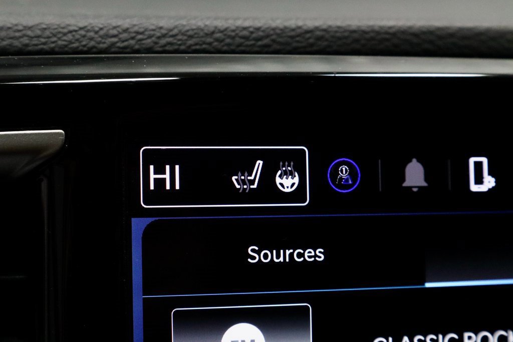 Used 2023 Chrysler Pacifica Touring-L image 11