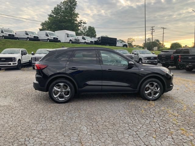 Certified 2025 Ford Escape ST-Line Select AWD/4WD image 10