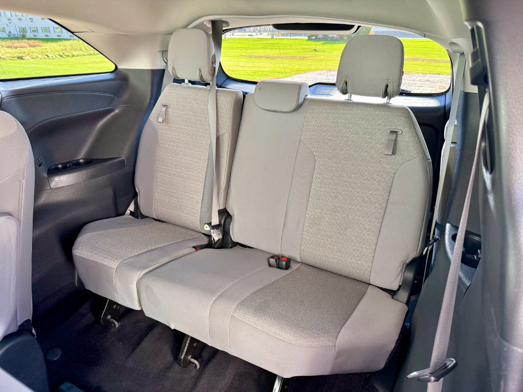 Used 2025 Toyota Sienna LE FWD image 13