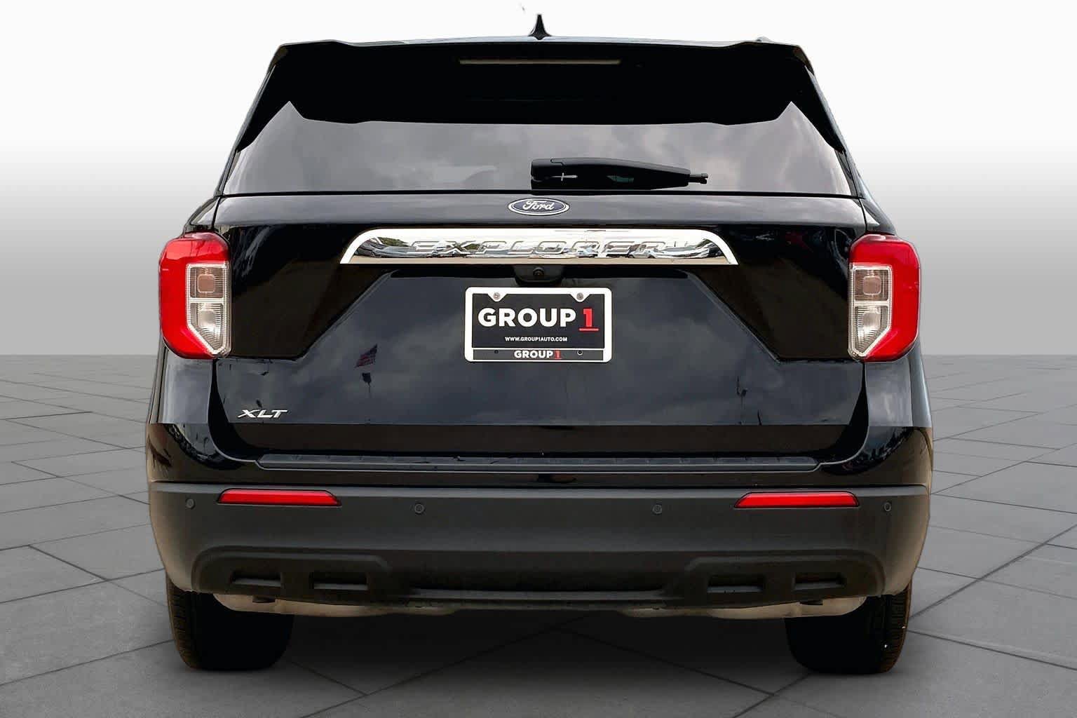 Certified 2024 Ford Explorer XLT RWD image 5