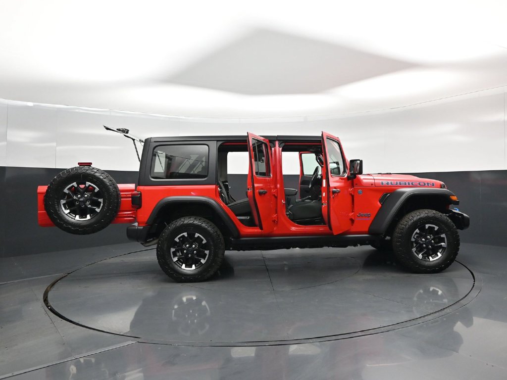 Used 2025 Jeep Wrangler Unlimited Rubicon 4xe w/ Safety Group AWD/4WD image 5