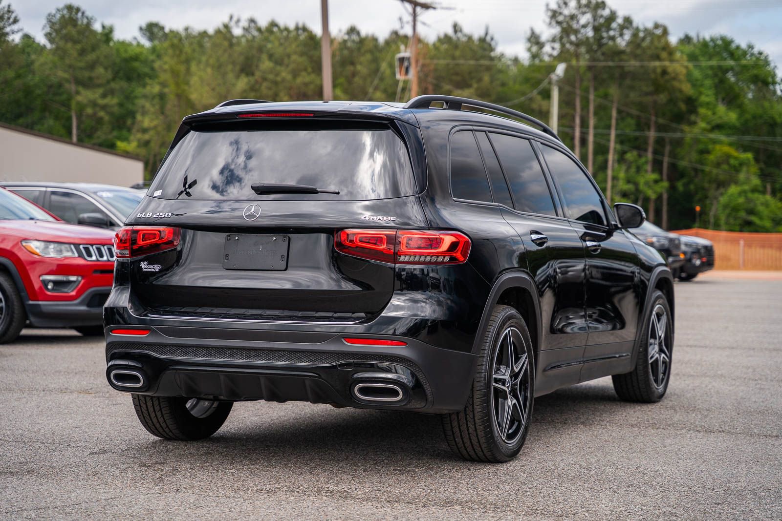 Used 2021 Mercedes-Benz GLB 250 4MATIC w/ AMG Line image 7