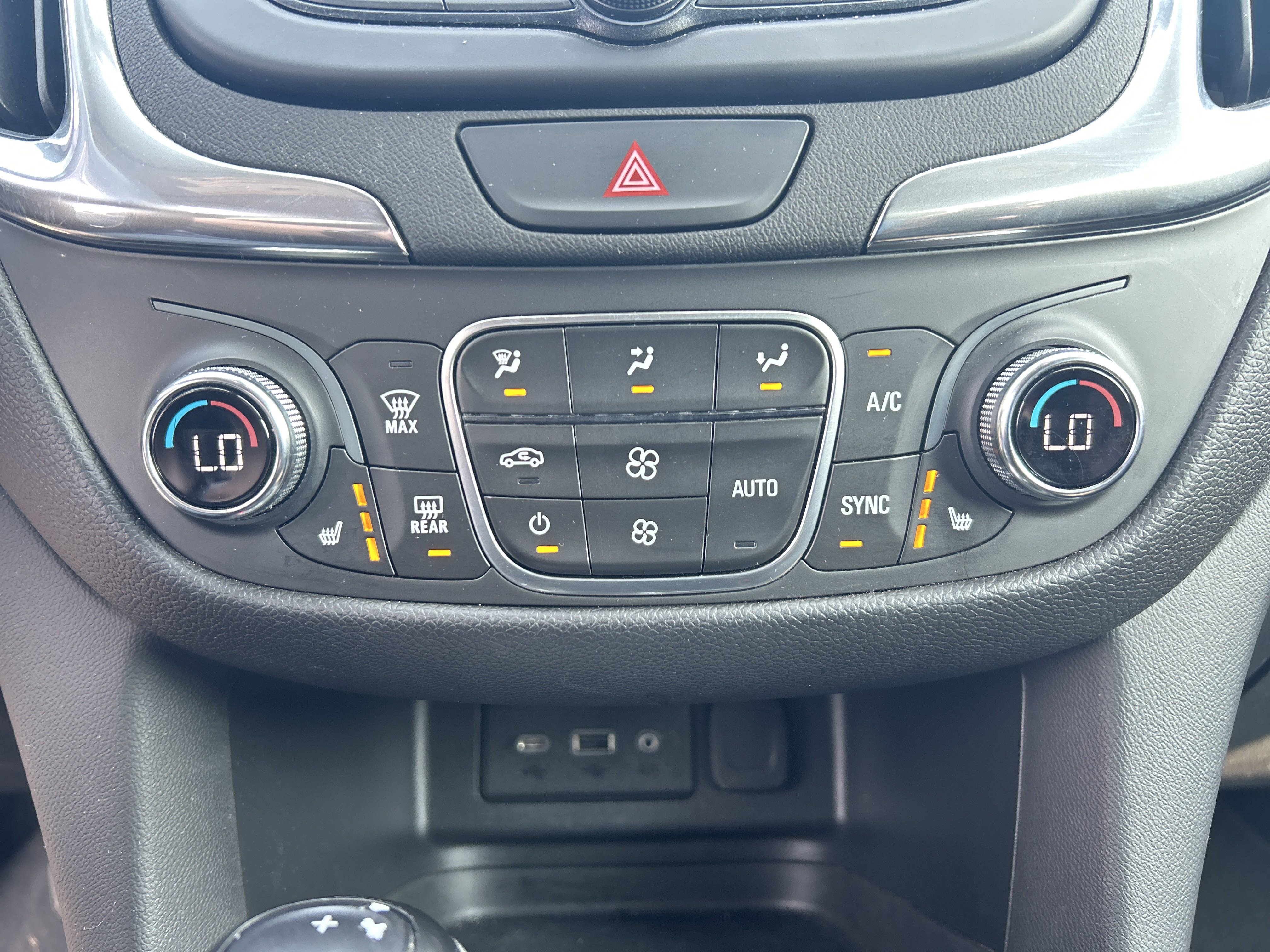 Used 2020 Chevrolet Equinox LT w/ Midnight Edition image 23