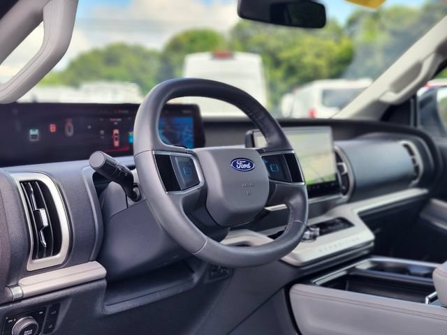 Certified 2025 Ford Expedition Active AWD/4WD image 21