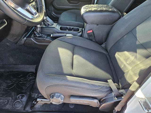 Used 2018 Jeep Wrangler Unlimited Sahara w/ Cold Weather Group image 15