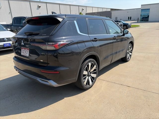 Used 2025 Mitsubishi Outlander SE AWD/4WD image 2
