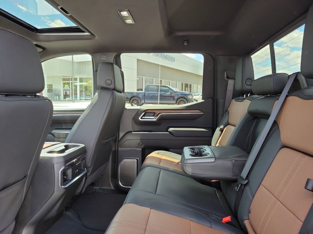 Used 2025 Chevrolet Silverado 1500 High Country w/ Technology Package AWD/4WD image 14