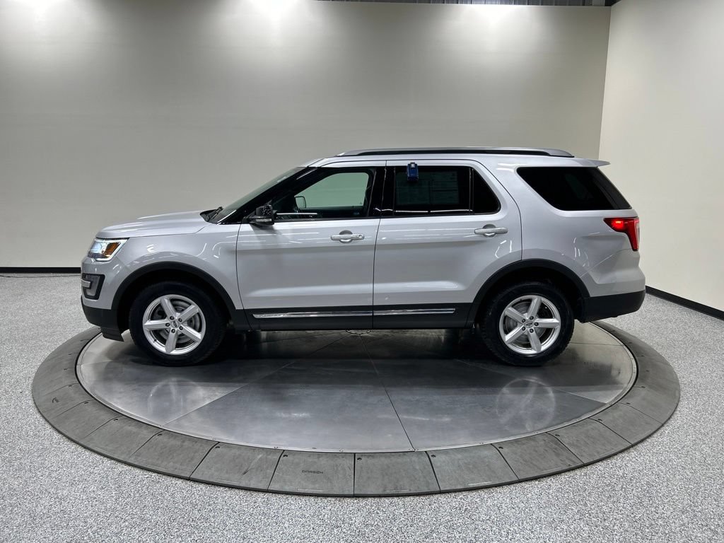 Certified 2017 Ford Explorer XLT w/ Equipment Group 202A AWD/4WD image 10