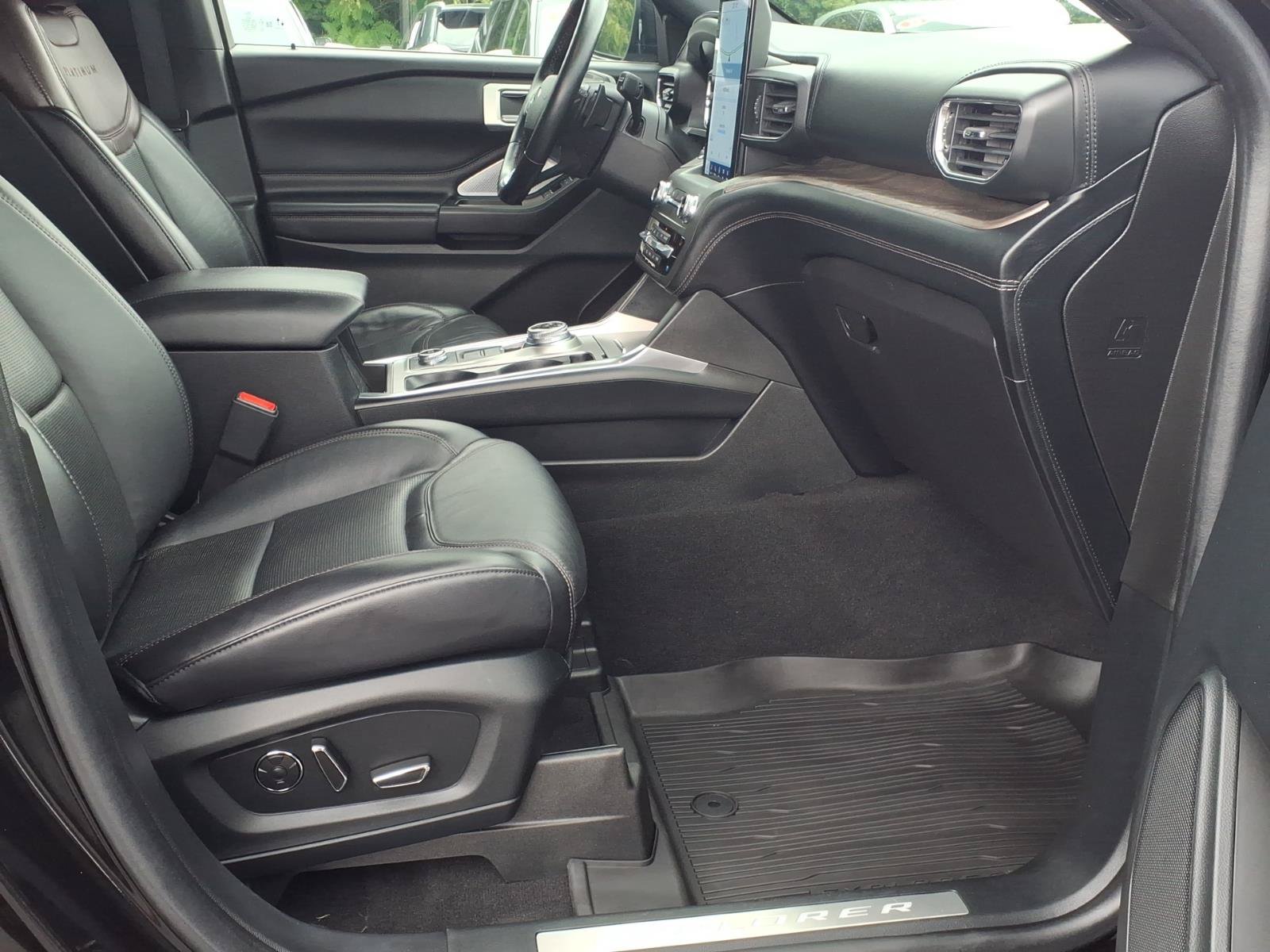 Certified 2020 Ford Explorer Platinum w/ Premium Technology Package AWD/4WD image 24