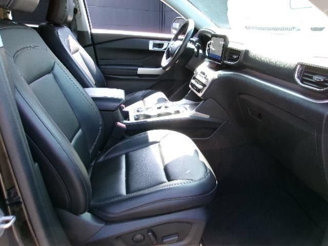 Certified 2023 Ford Explorer XLT w/ Equipment Group 202A AWD/4WD image 4