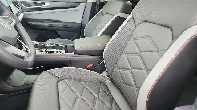 Used 2025 Volkswagen Atlas Peak Edition SE image 11