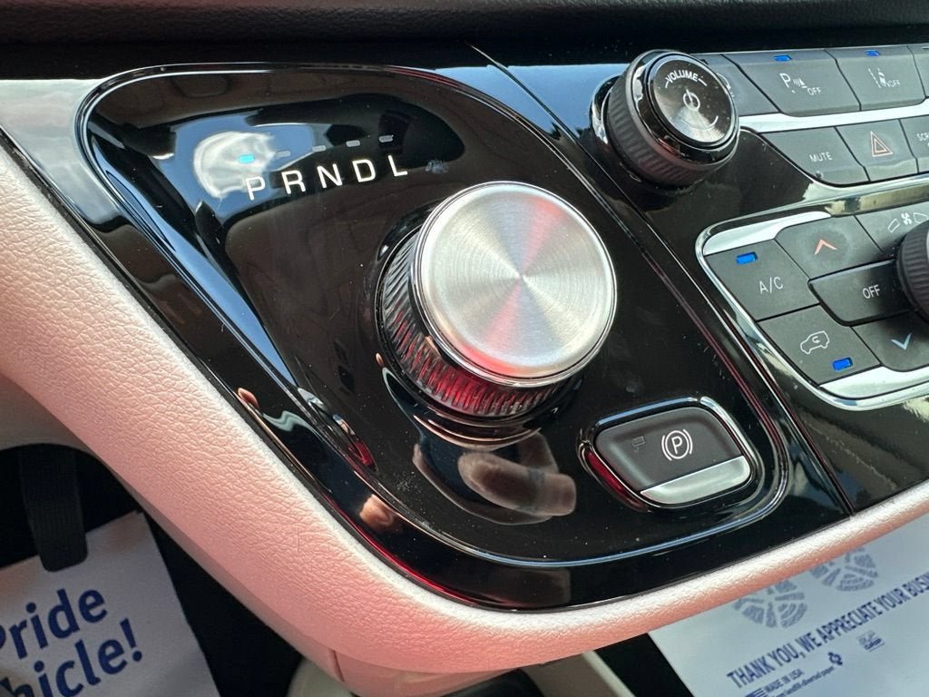 Used 2023 Chrysler Pacifica Touring-L FWD image 21