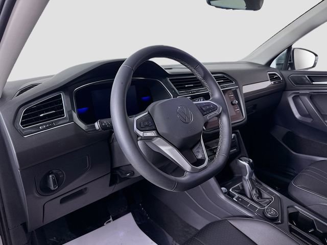 Used 2022 Volkswagen Tiguan SE image 9