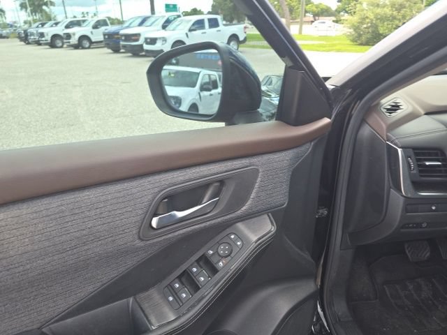 Used 2023 Nissan Rogue SV FWD image 11