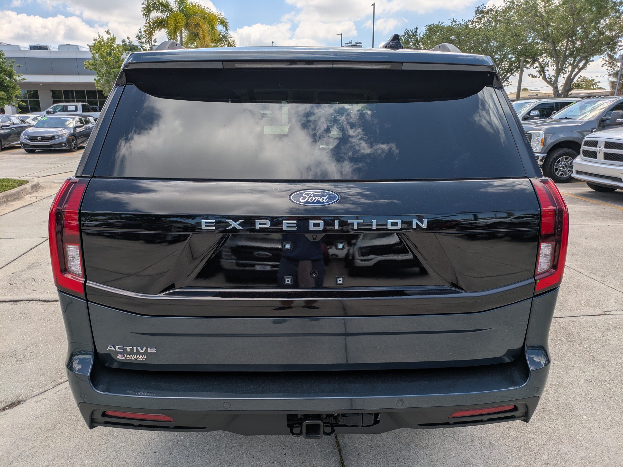 Certified 2025 Ford Expedition Active AWD/4WD image 5