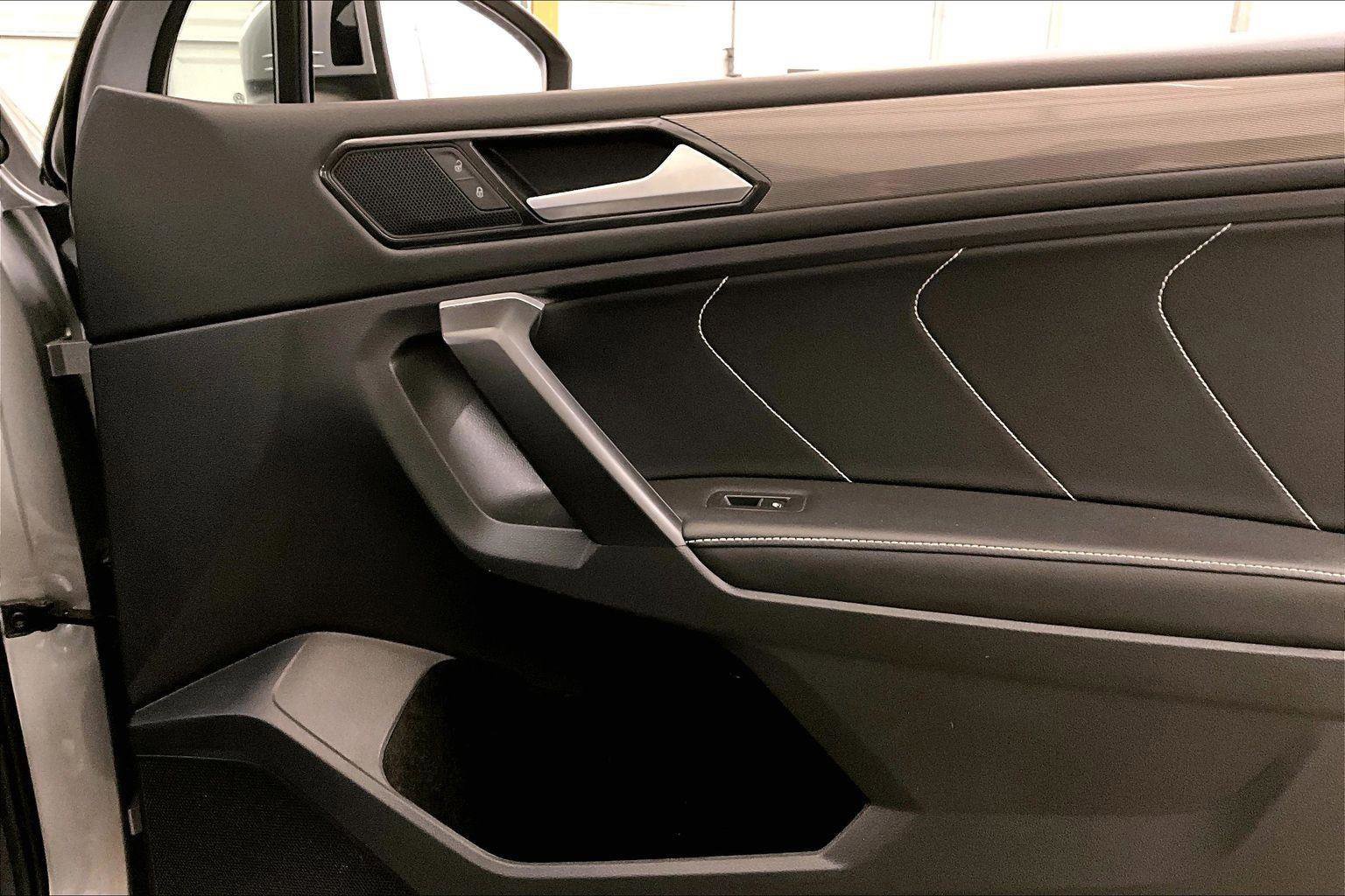 Used 2024 Volkswagen Tiguan SE image 23