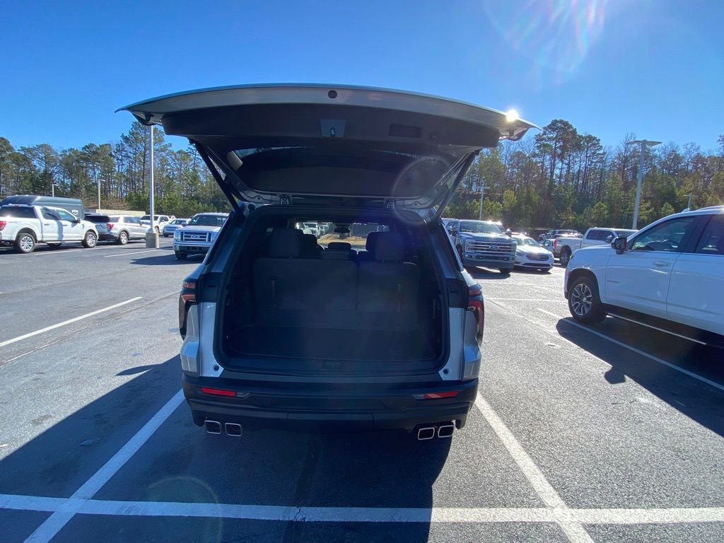 Used 2024 Chevrolet Traverse LS image 27