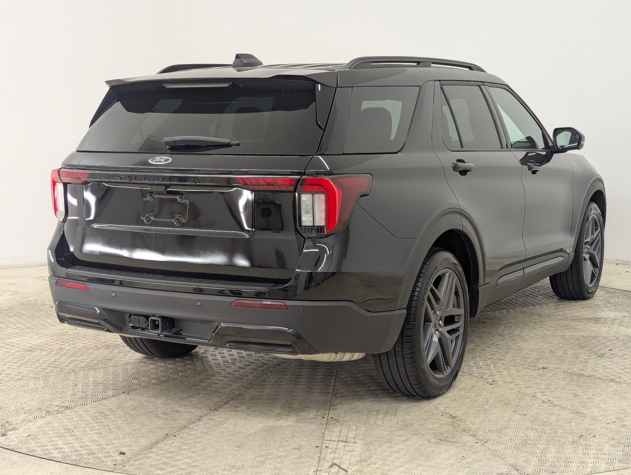 Certified 2025 Ford Explorer ST-Line w/ ST-Line Street Pack image 9