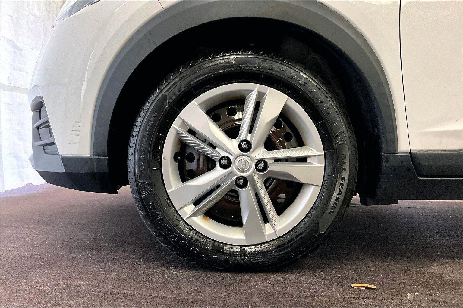 Used 2020 Nissan Kicks S image 10